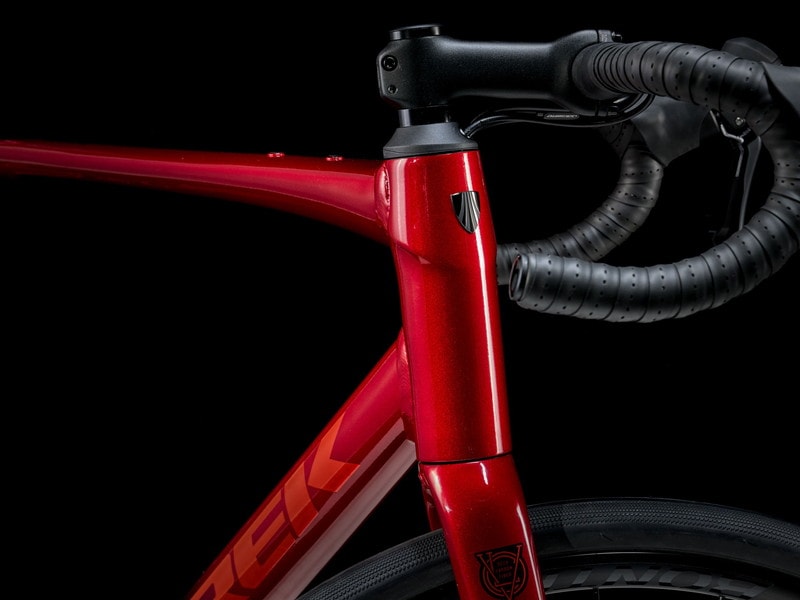 TREK トレック Domane ドマーネ AL 2 Gen 4 Crimson to Dark Carmine Fade