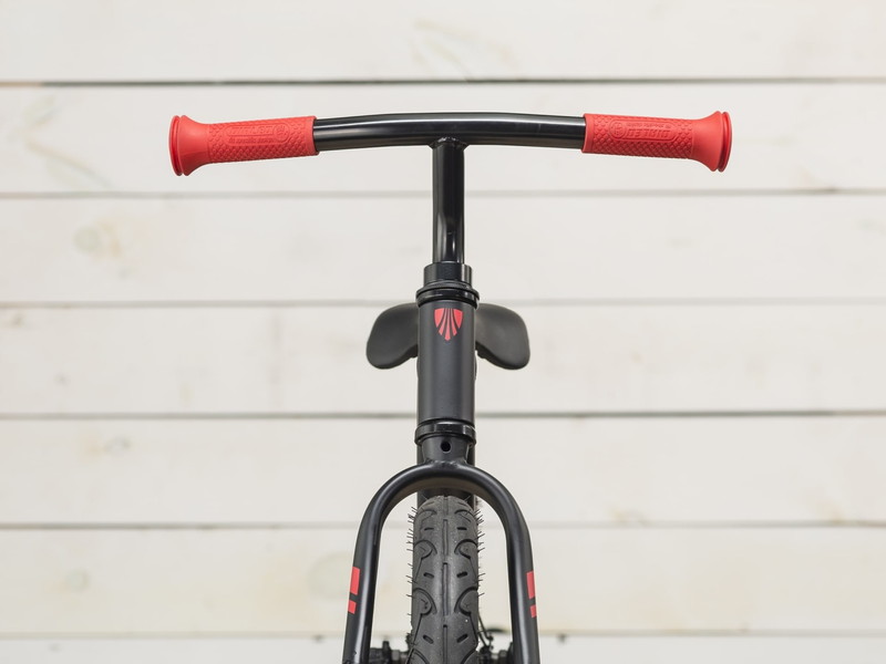 TREK トレック Kickster Matte Trek Black  キックバイク(キッズバイク)