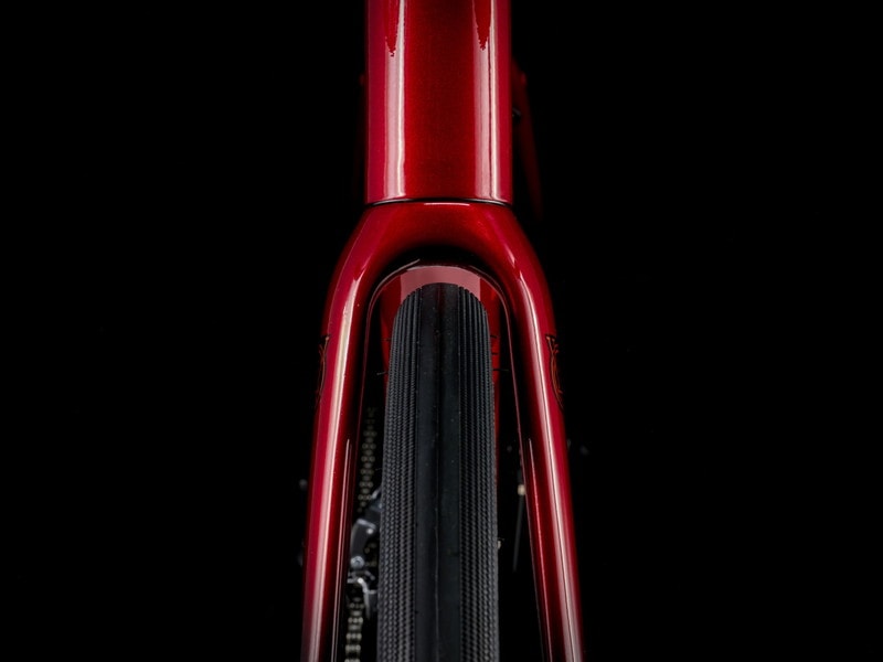 TREK トレック Domane ドマーネ AL 2 Gen 4 Crimson to Dark Carmine Fade