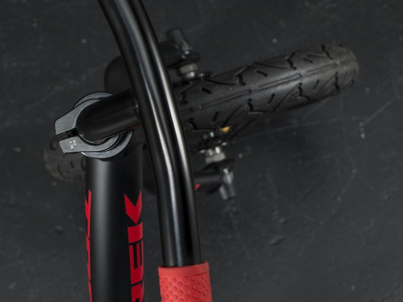 TREK トレック Kickster Matte Trek Black  キックバイク(キッズバイク)